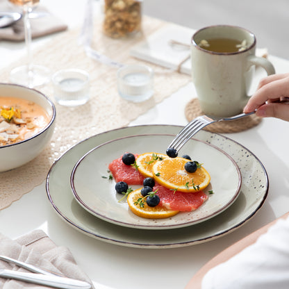 Service de table familial, 32 pièces pour 8 personnes, comprenant des assiettes plates, des assiettes à dessert, des bols à céréales et des tasses, compatibles avec le lave-vaisselle et le micro-ondes.